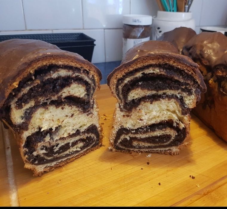 Cozonac artizanal cu multa nuca si Nutella