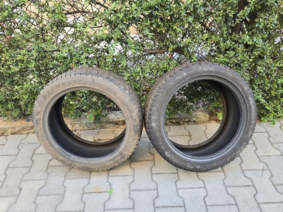Два броя зимни гуми KUMHO IZEN KW27 225/45/17