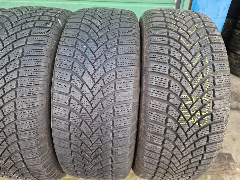 Anvelope 235/55R18 marca Bridgestone, DOT 2022, 6.5 mm