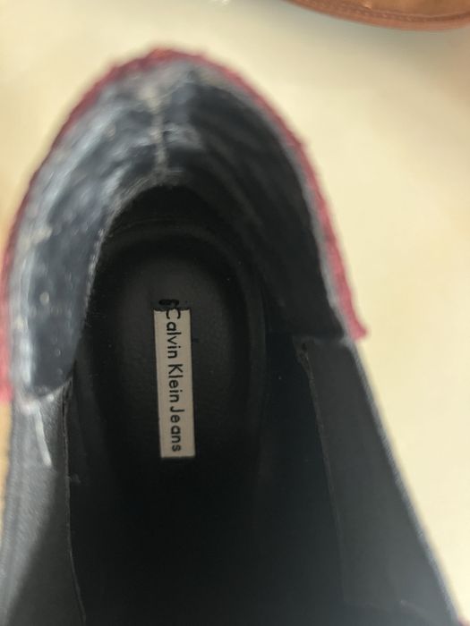 Продавам дамски боти Calvin Klein