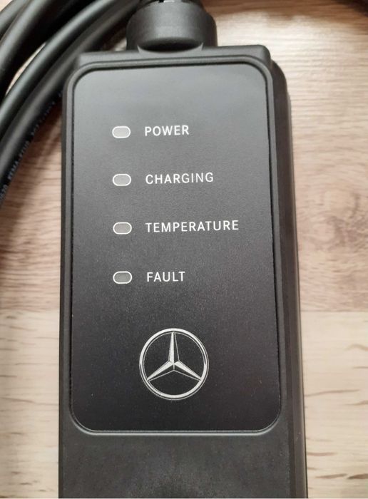 Vând incarcator auto Mercedes