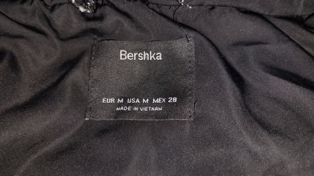 Geaca de iarna Bershka cu blăniță pentru fete