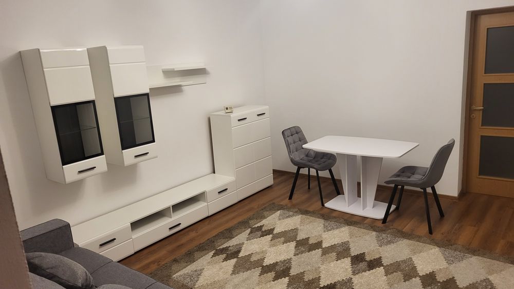 Apartament la casa, recent renovat spre inchiriere