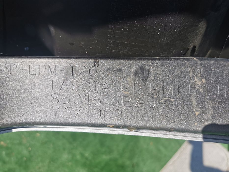 Задна дясна част от задната броня на Nissan Rogue и X-trail T33.