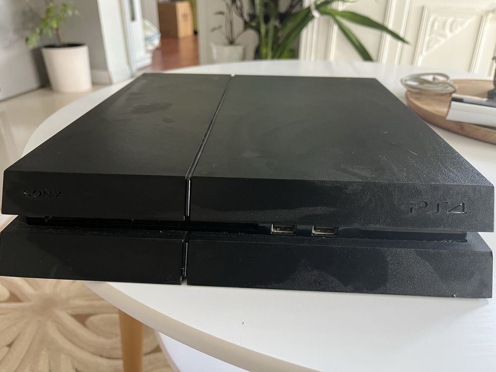 Play station 4 конзола