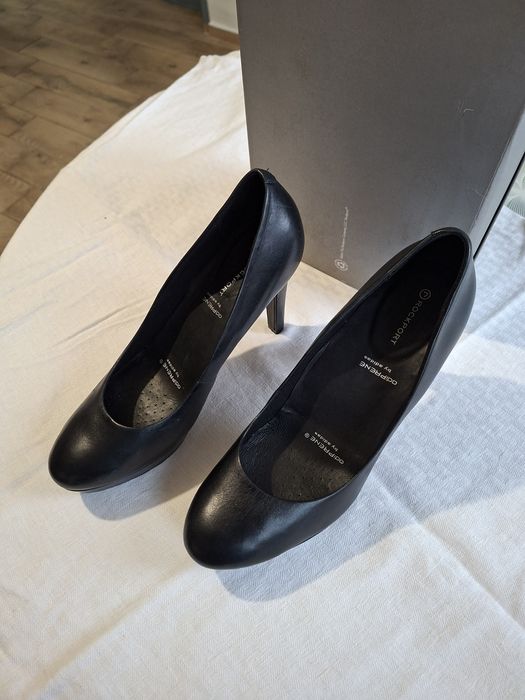 Дамски бувки черни с подметка на Addidas