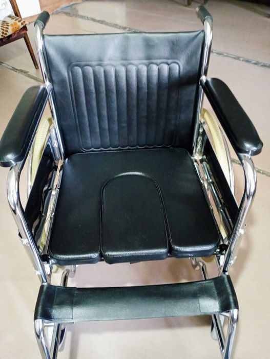 Скидка! Инвалидная кресло - коляска с туалетом