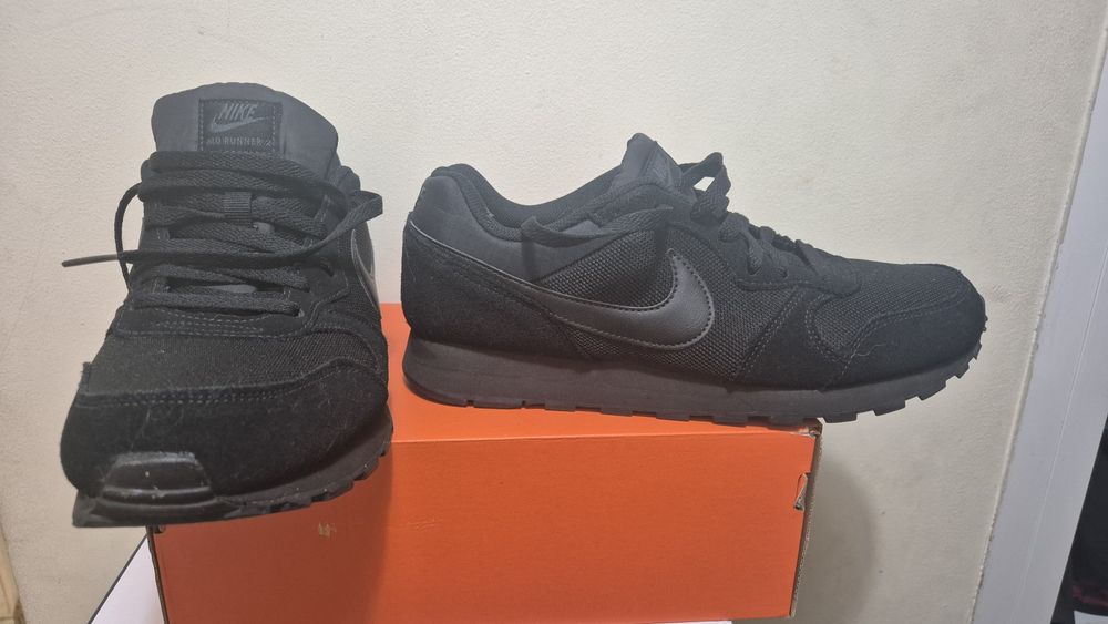 Мъжки маратонки и обувки