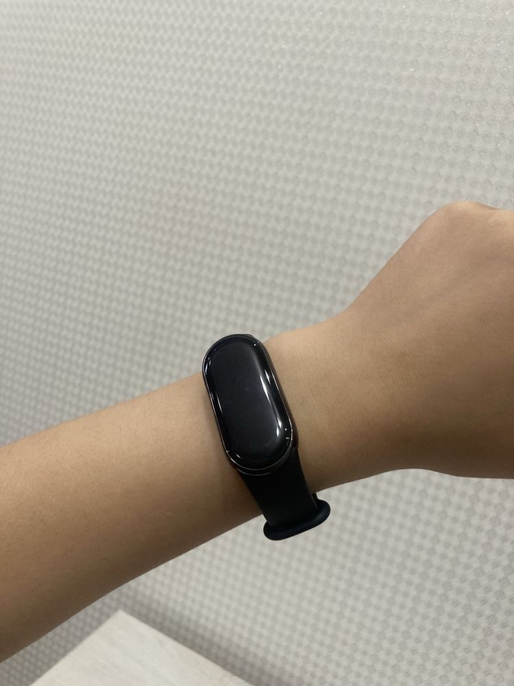 Срочно продается Xiaomi Mi band 8