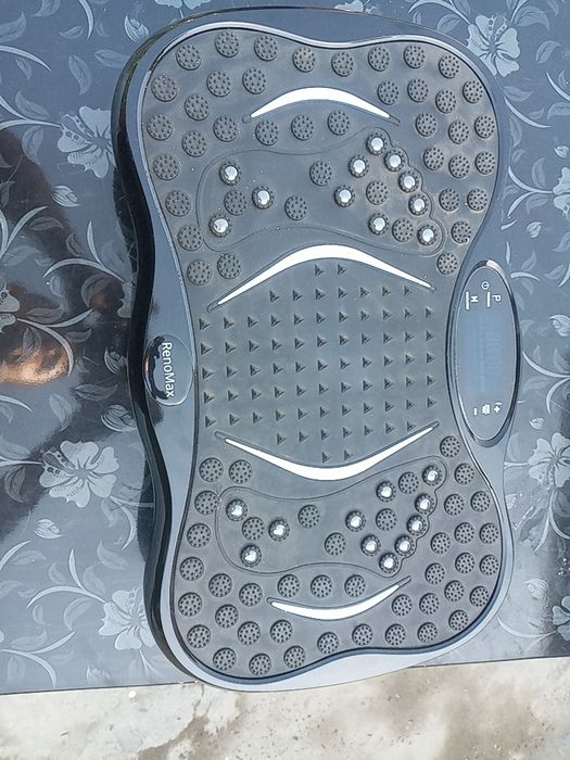 Vibrapaltforma ozish uchun fitnes trenajor pulti bilan