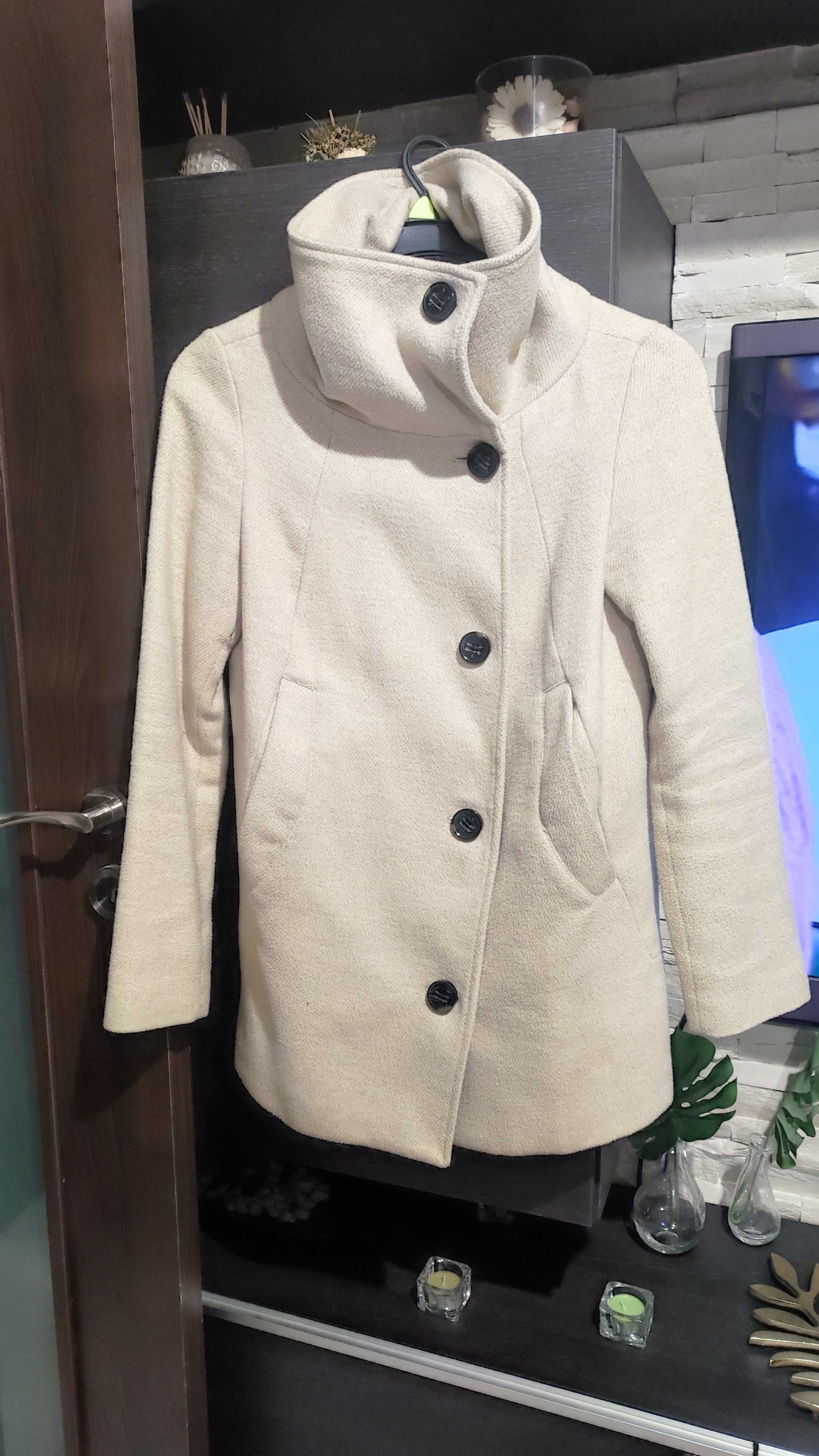 Палто Bershka XS размер