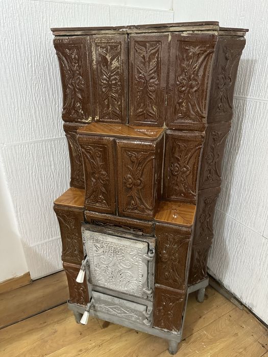 Soba teracota pe colt