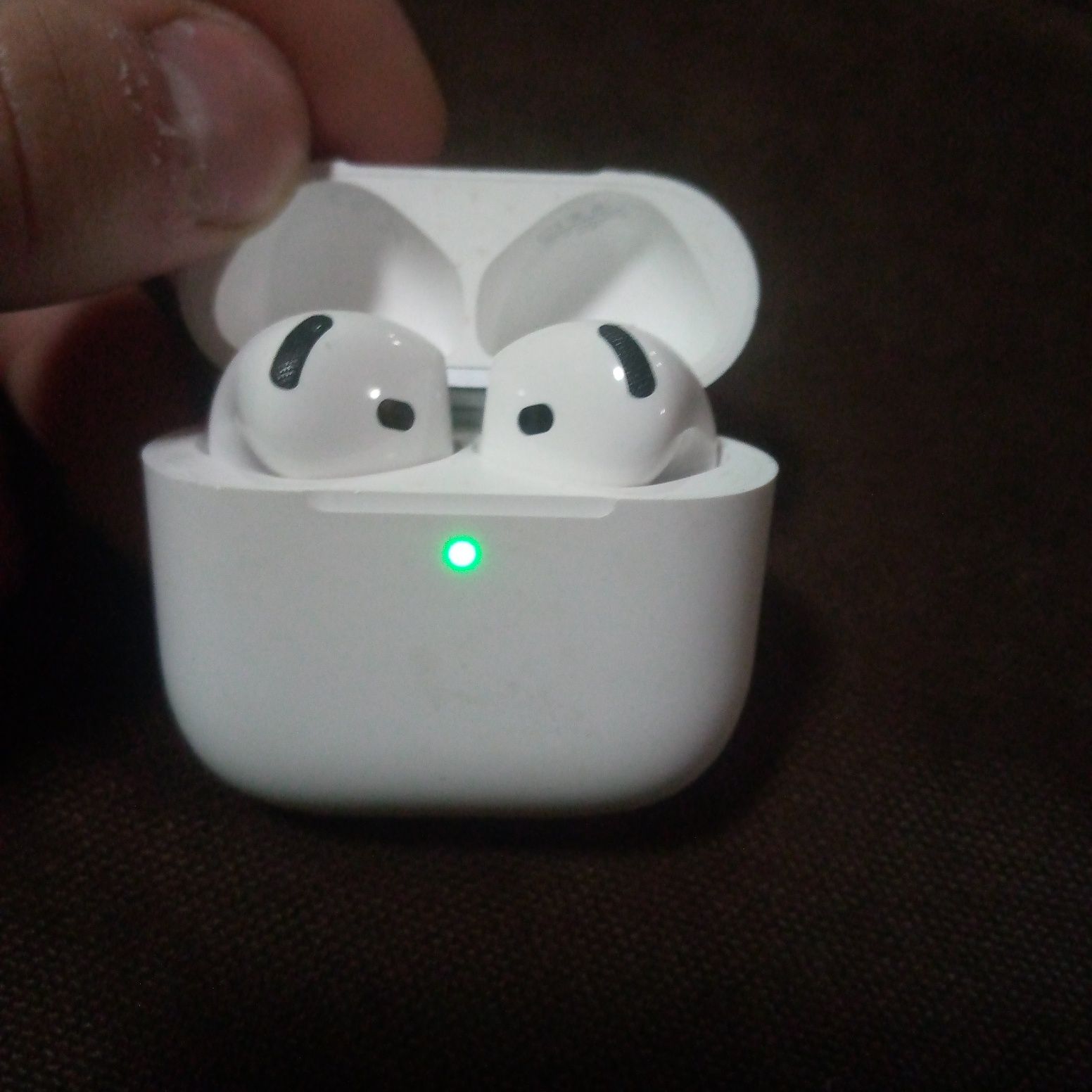 AirPods 4 2024 года
