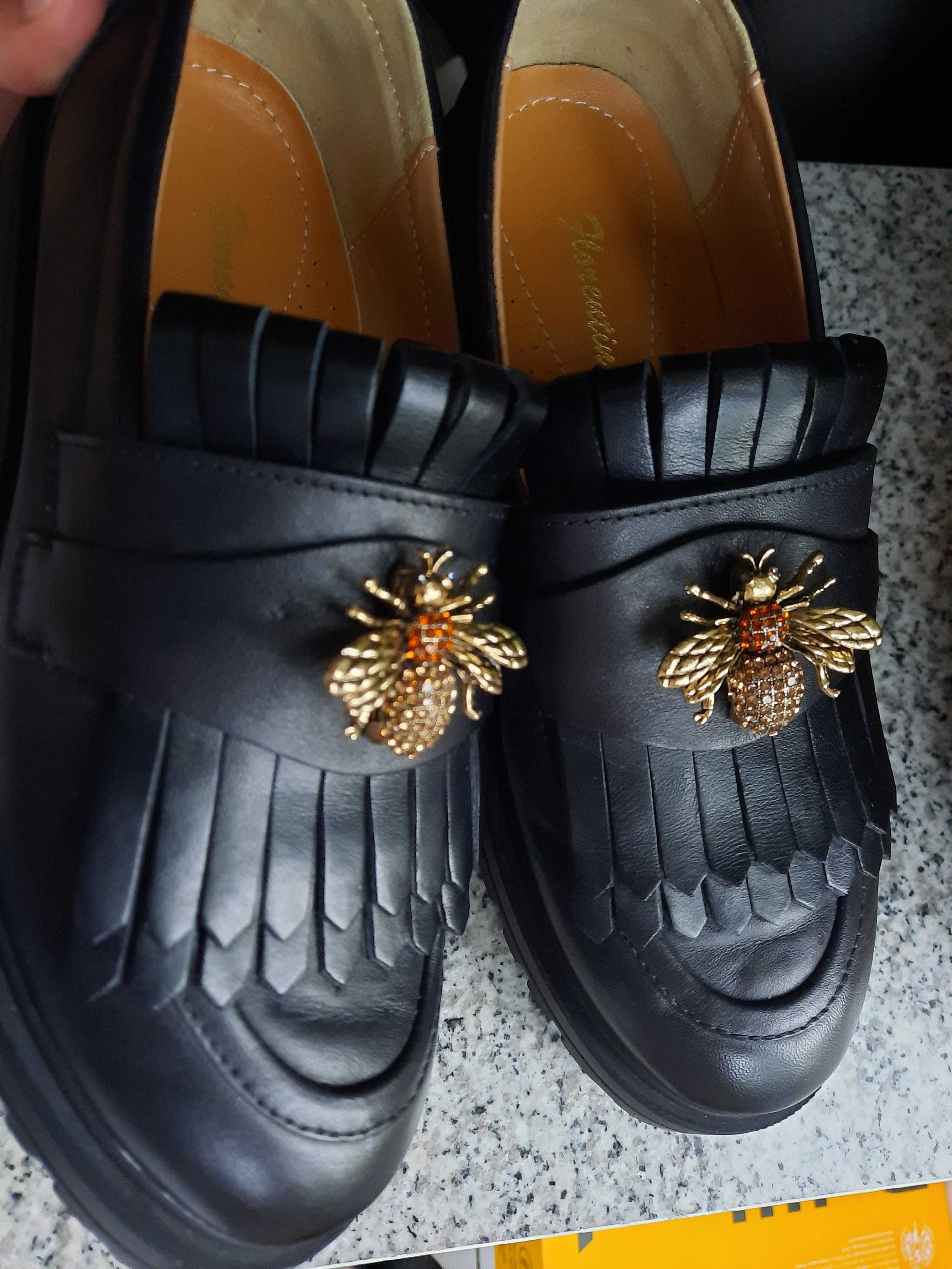 Pantofi piele naturala  Bee mar 37 cu broșa albinuța