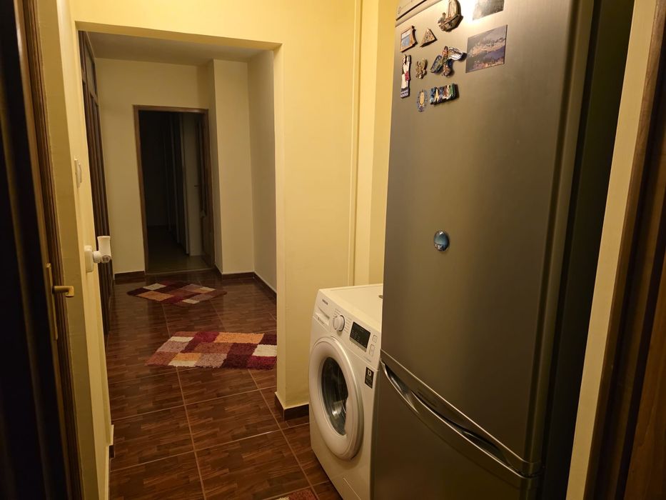 De închiriat,apartament decomandat