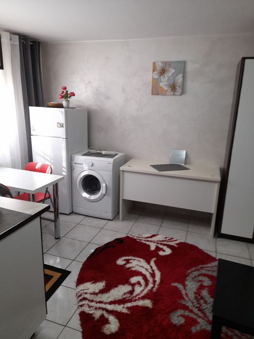 Titan la 3 minute de metrou 1Decembrie garsoniera dubla în vila