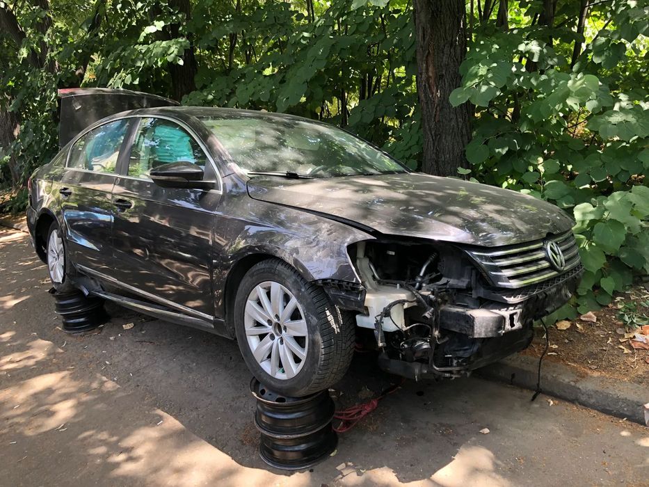 Dezmembrez Volkswagen Passat B7 2012 1.6 TDI