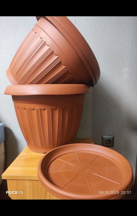 Продам горшки для цветов большие