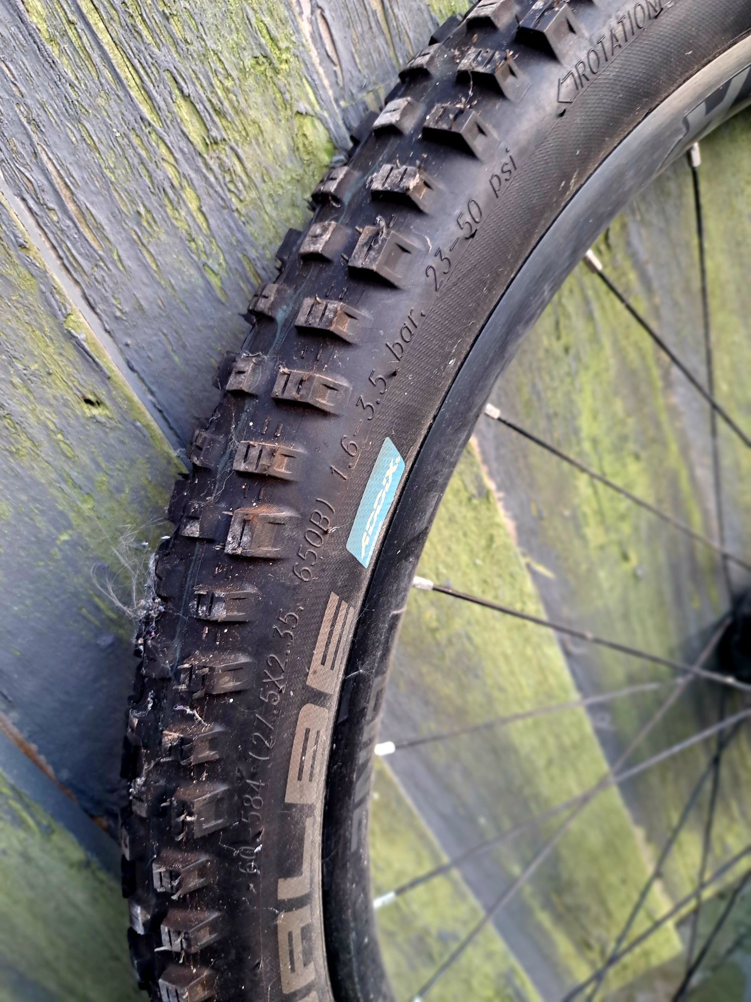 Капли Bontrager Line Comp 30 TLR 27.5 Disc Mountain Bike Wheels in Bla