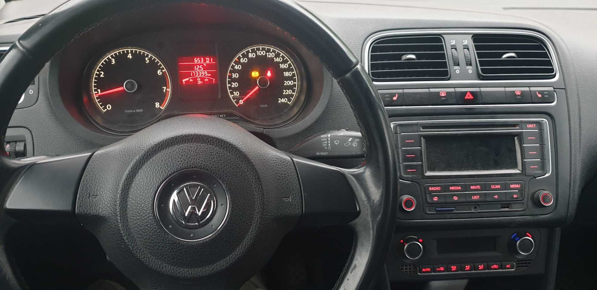 volkswagen polo sedan