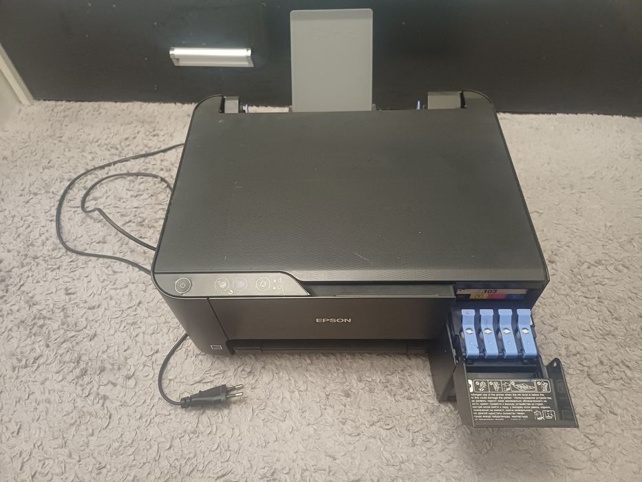 Принтер цветной EPSON  в отличном состоянии