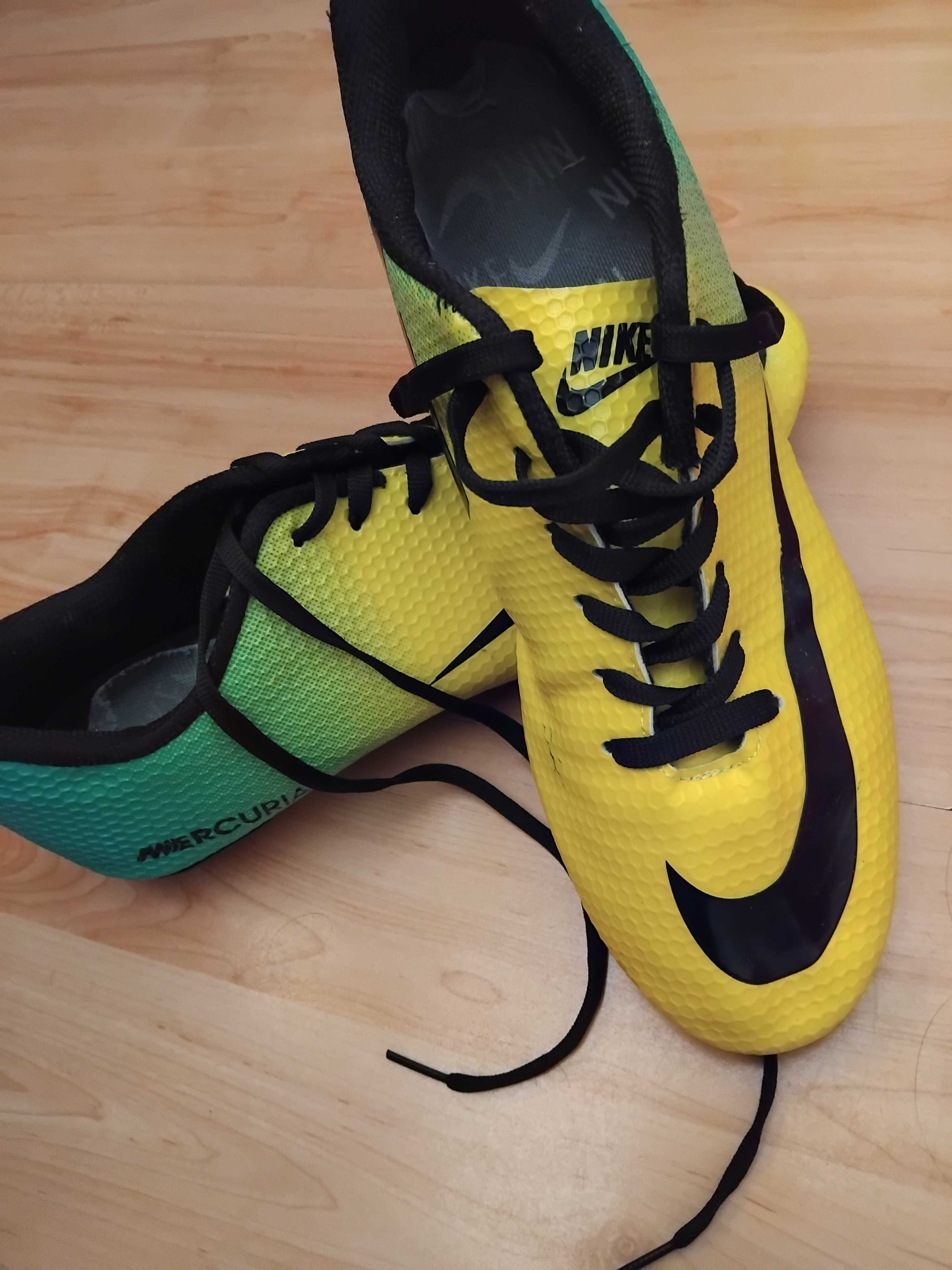 Продавам Бутонки NIKE MERCURIAL