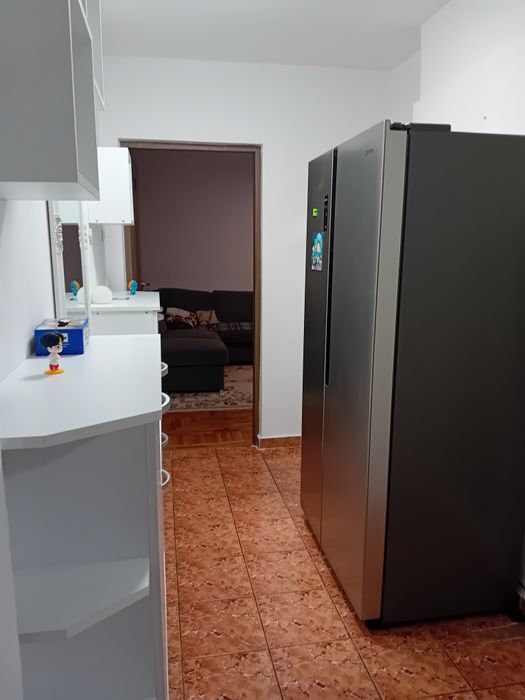 Inchiriez apartament 3 camere, Bacău, Milcov 122