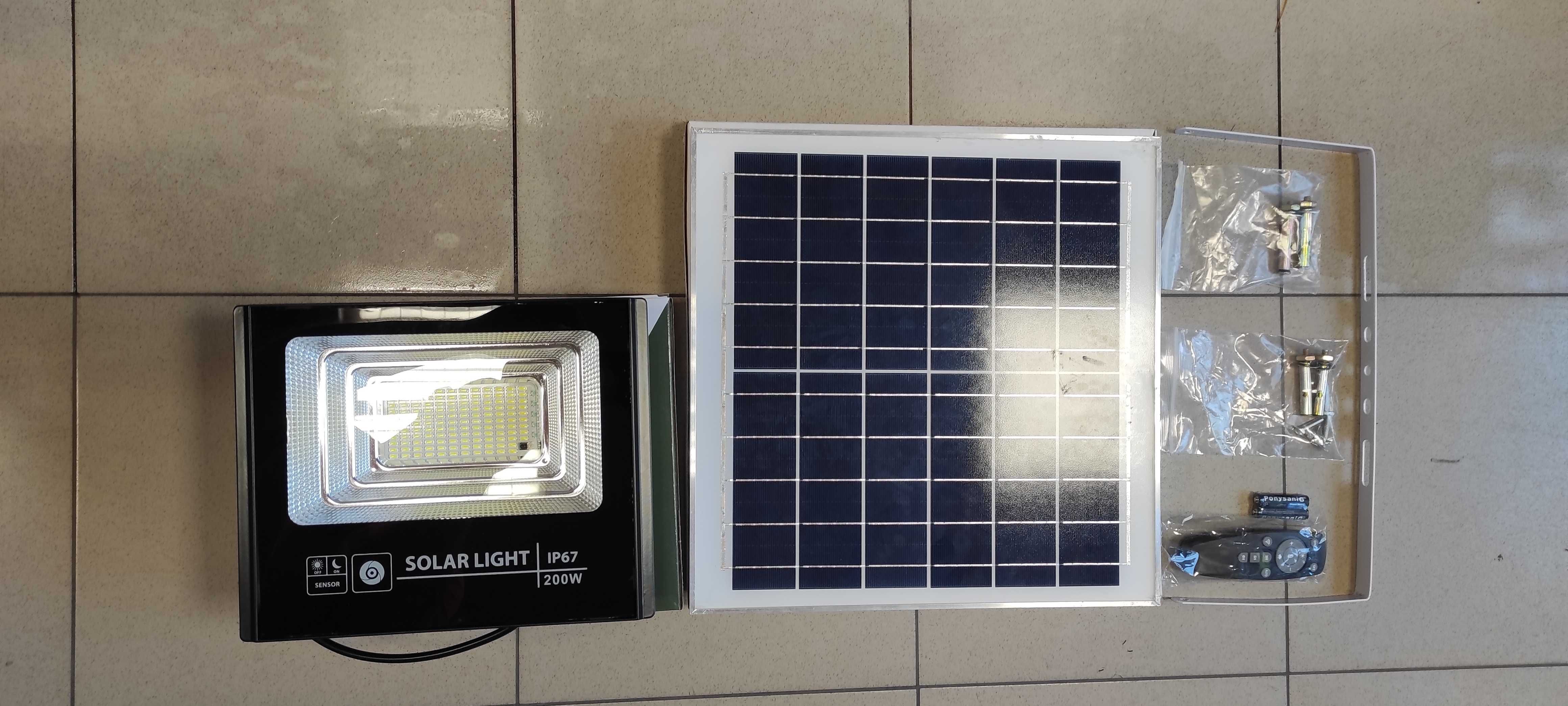 LED Соларен прожектор 200W с отделен панел
