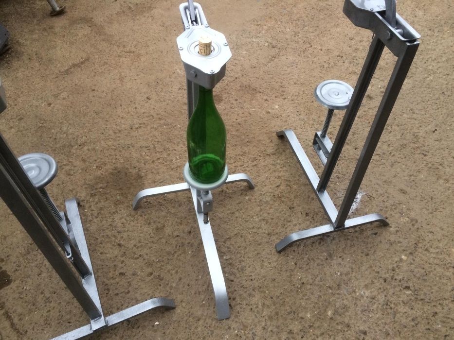 Capsator Sticle cu Pluta