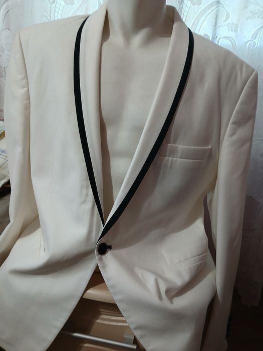 Sacou barbati alb cu negru ,foarte frumos