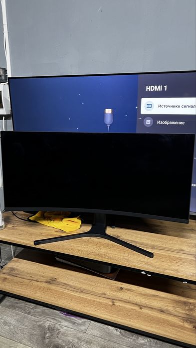 Компьтерный системник и монитор