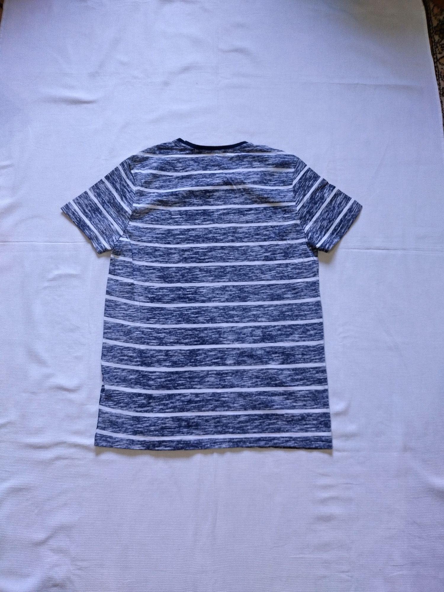 S. Nou. Tricou (gen marinăresc)