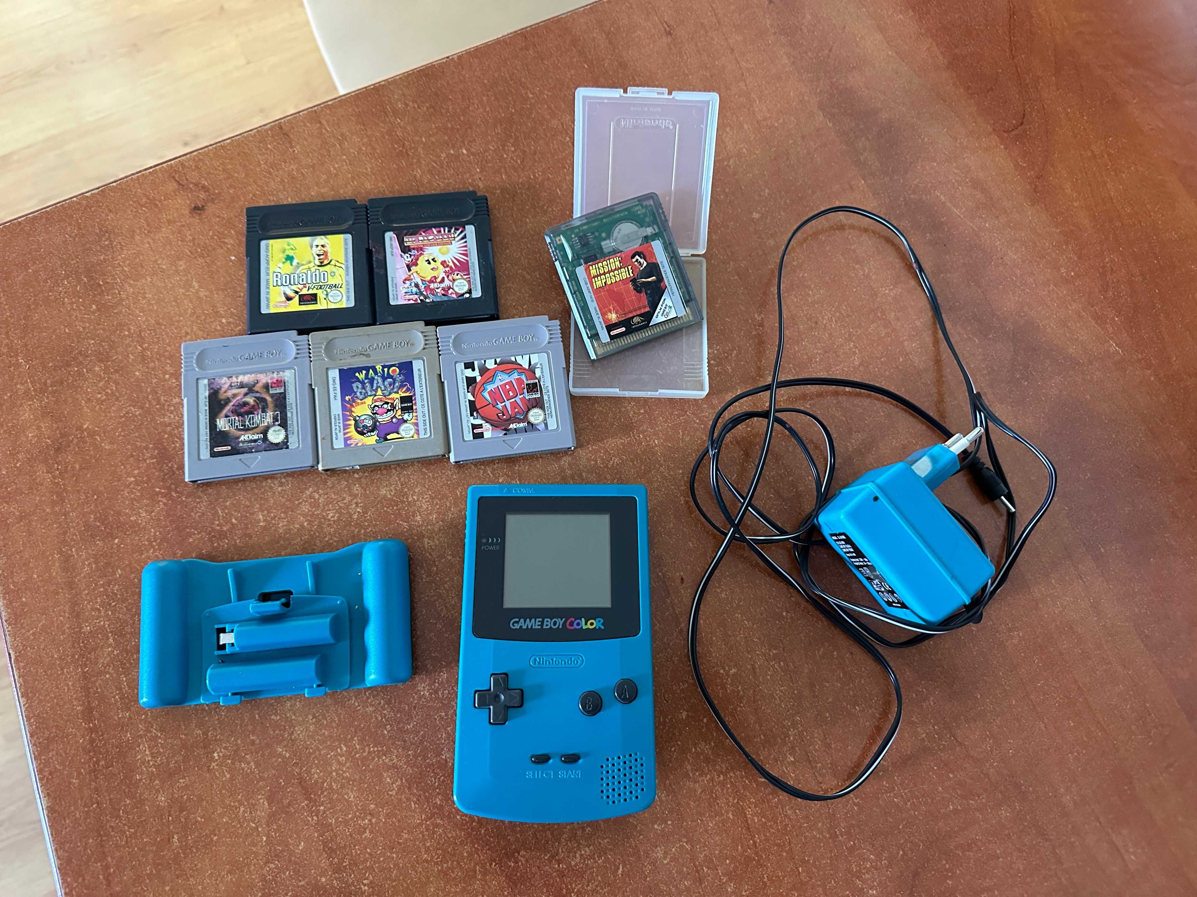 Game Boy Color CGB-001 albastru + 6 jocuri + acumulator baterii, retro