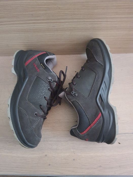 Lowa Goretex marimea 37