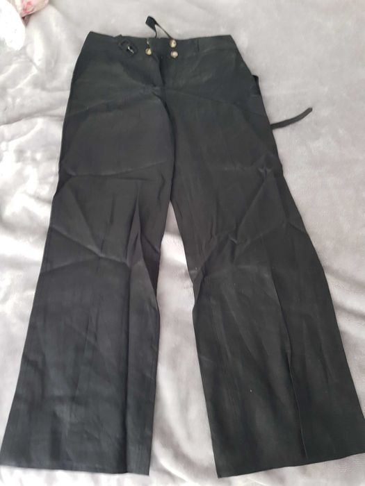 Vând  haine  pentru femei