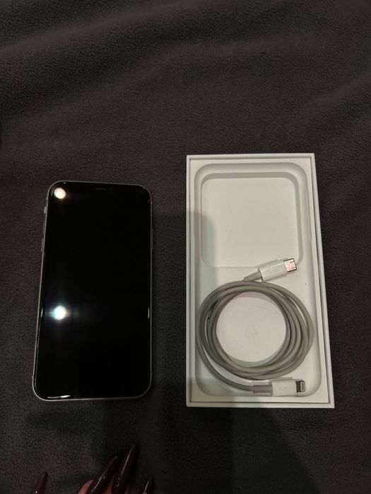 Айфон 11 с коробкой и доками