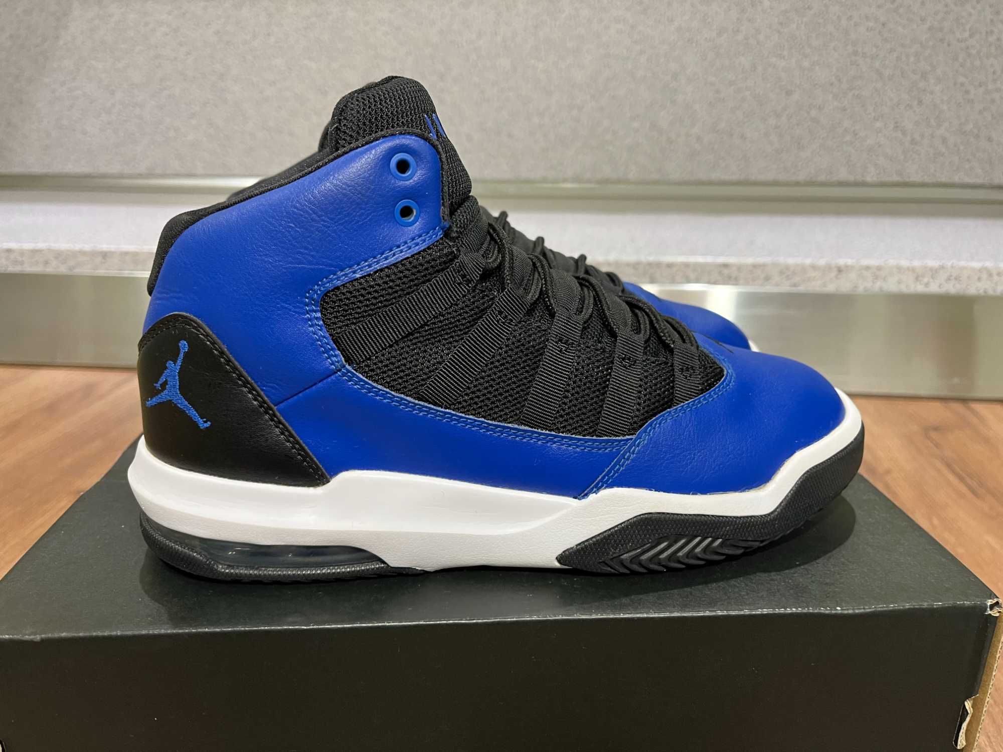 ОРИГИНАЛНИ *** Nike Air Jordan Max Aura 2 / Game Royal / Black