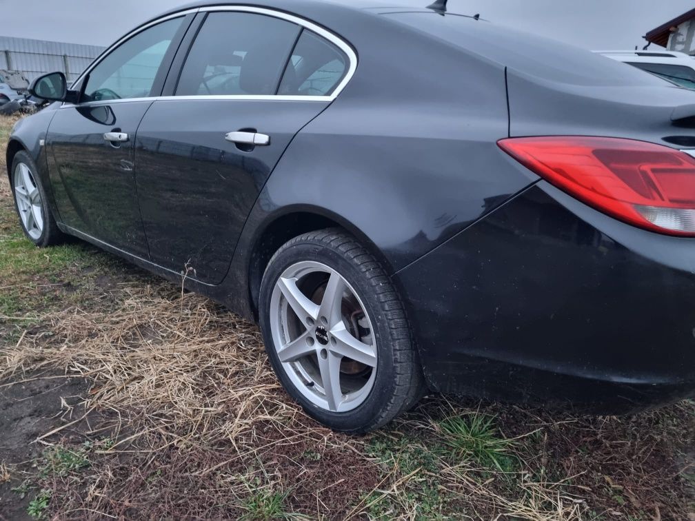 Dezmembrez opel insignia 2.0