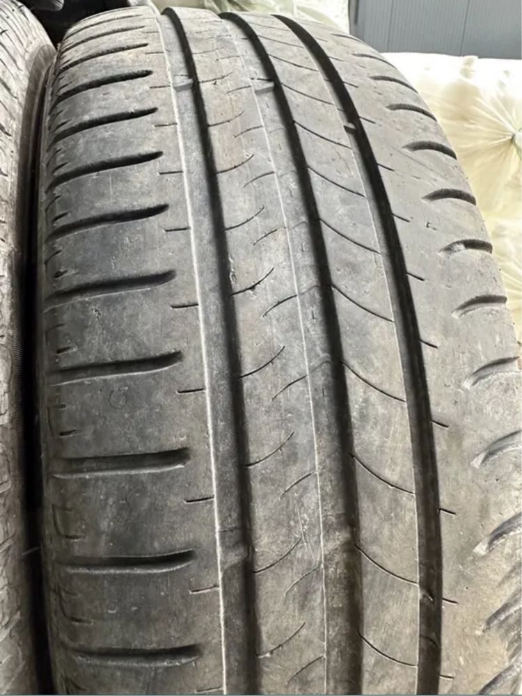 2 броя летни гуми 205/60/16 Michelin DOT 4311 5 mm