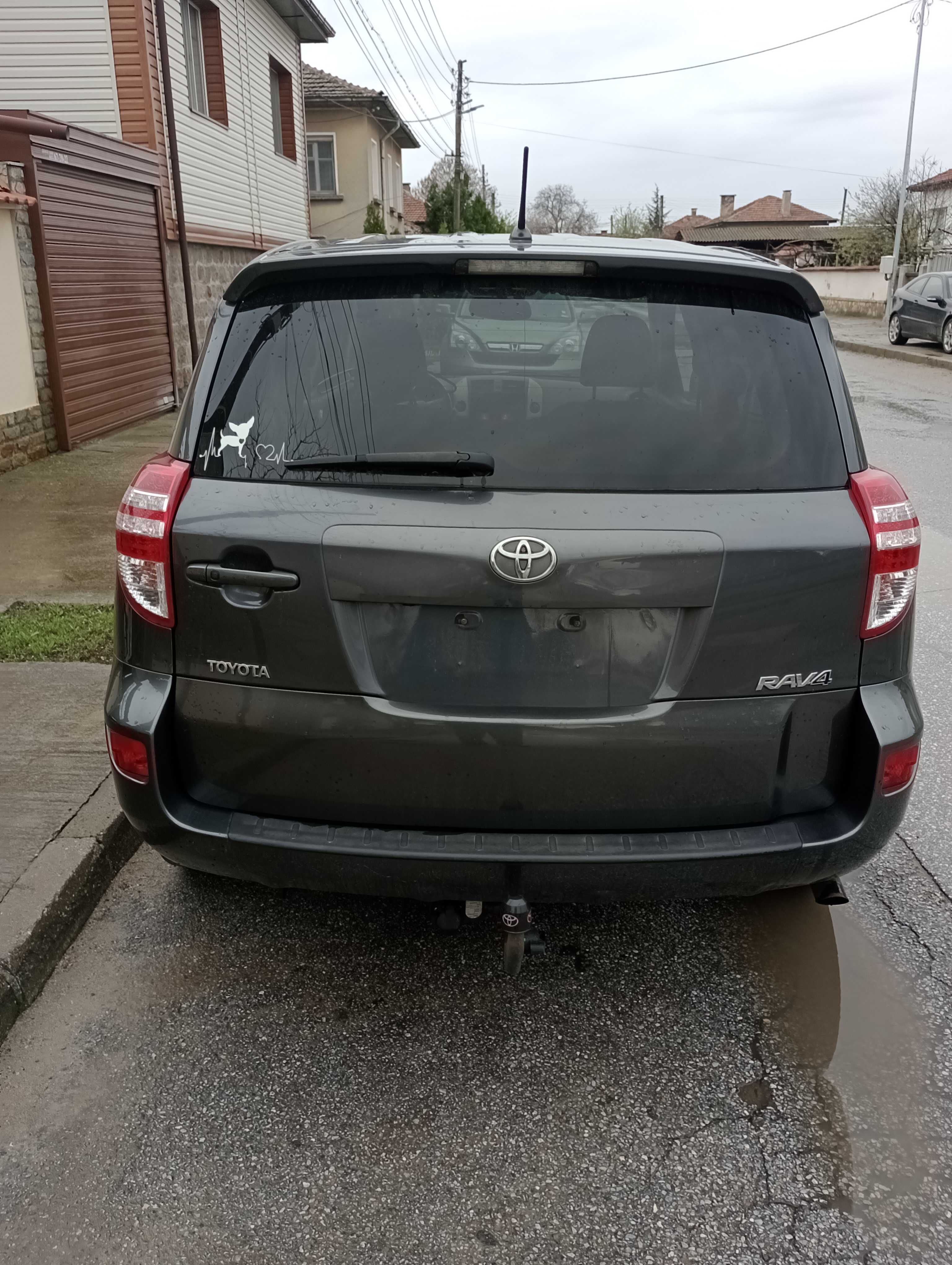 Продавам Toyota Rav 4