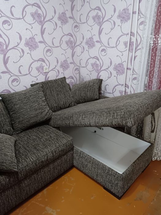 Диван угловой,с софой