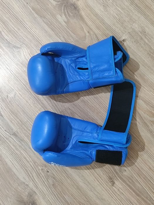 Продам оригинальные перчатки для бокса одевал один раз