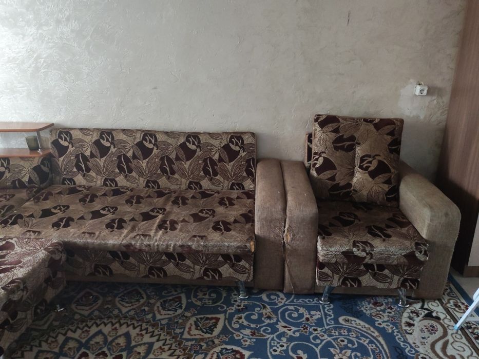 Отдам диван б/у с креслами