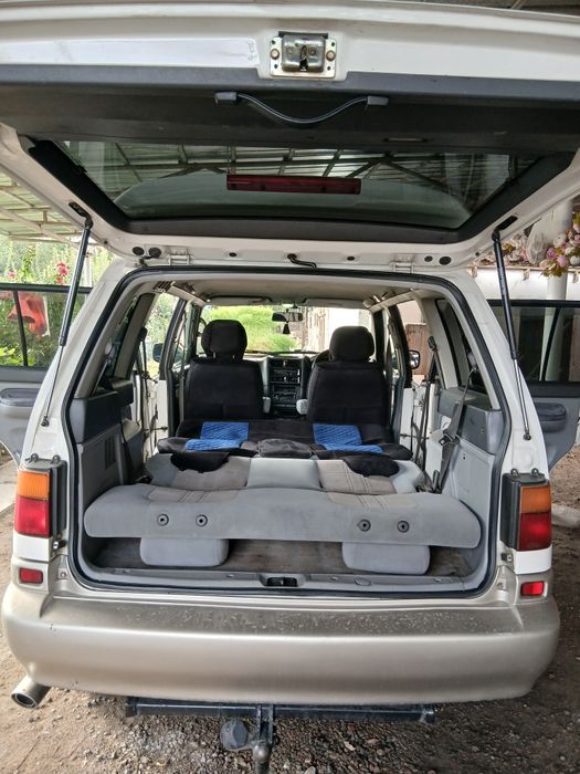 Атомобиль Мазда  МПВ