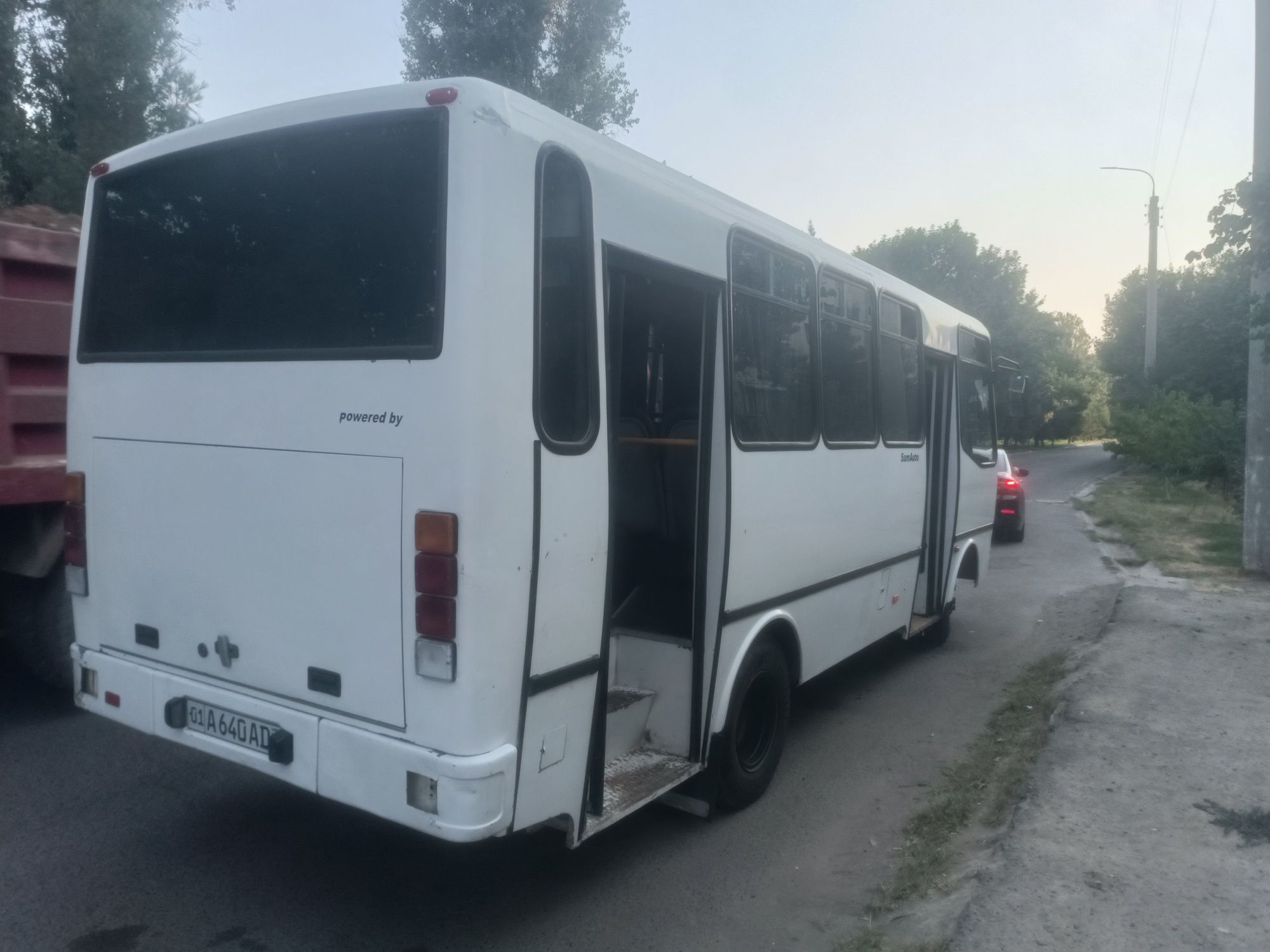 Isuzu avtobuz sotiladi 2015 yil  salarkada
