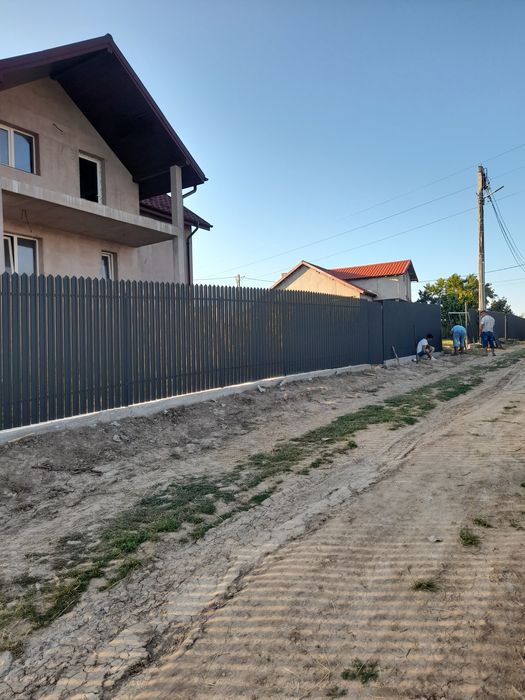 Construim garduri și porți stil jaluzea șipcă metalică tablă cutată