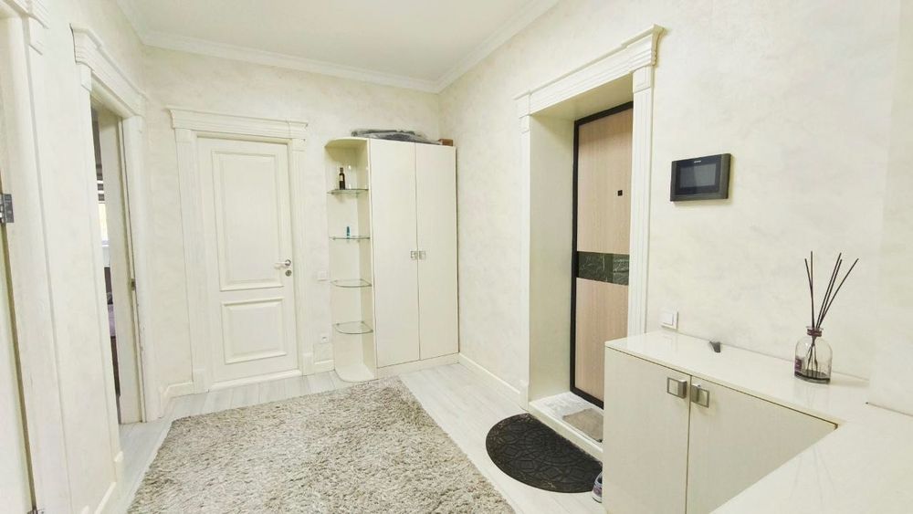 Ц-1 Продается 4 комнатная квартира ремонт ул.Садык Азимова кафе Studio