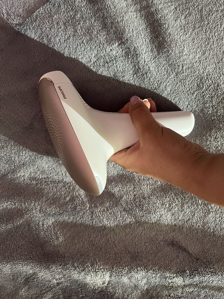 Фотоепилатор Philips Lumea Advanced