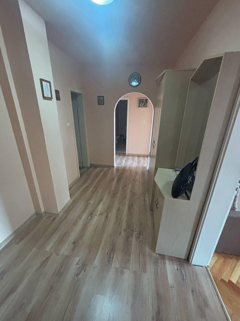 Дава се под наем Тристаен апартамент в София, Медицинска академия - 130 кв.м за 749 € - Снимка #10