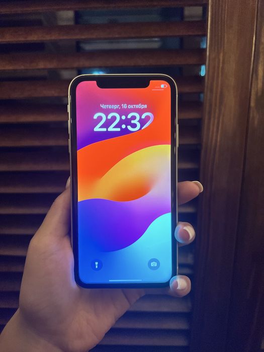 Продам iPhone XR